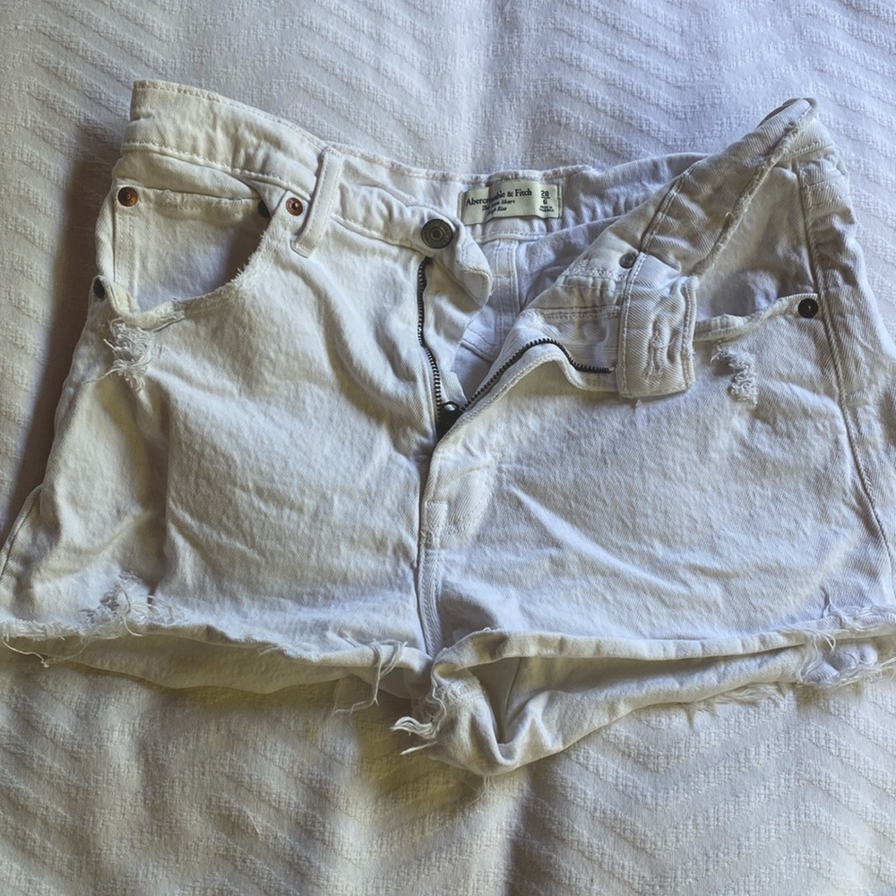 Abercrombie White Mom Short